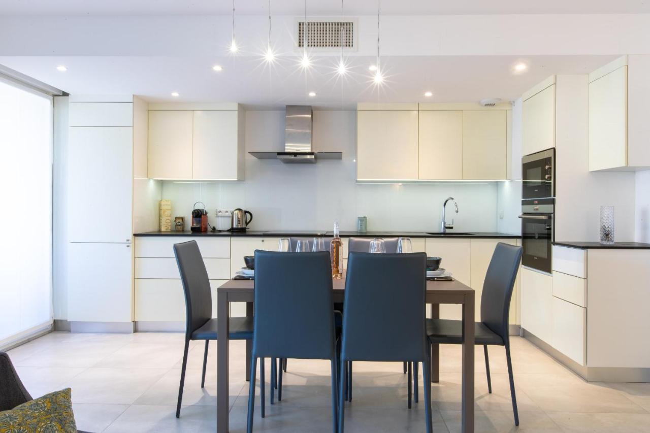 Renovated 2-Br Apartment With Terrace And Pool คานส์ ภายนอก รูปภาพ