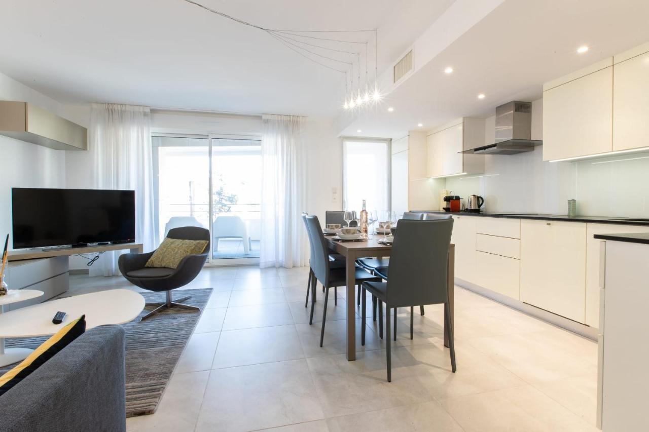 Renovated 2-Br Apartment With Terrace And Pool คานส์ ภายนอก รูปภาพ
